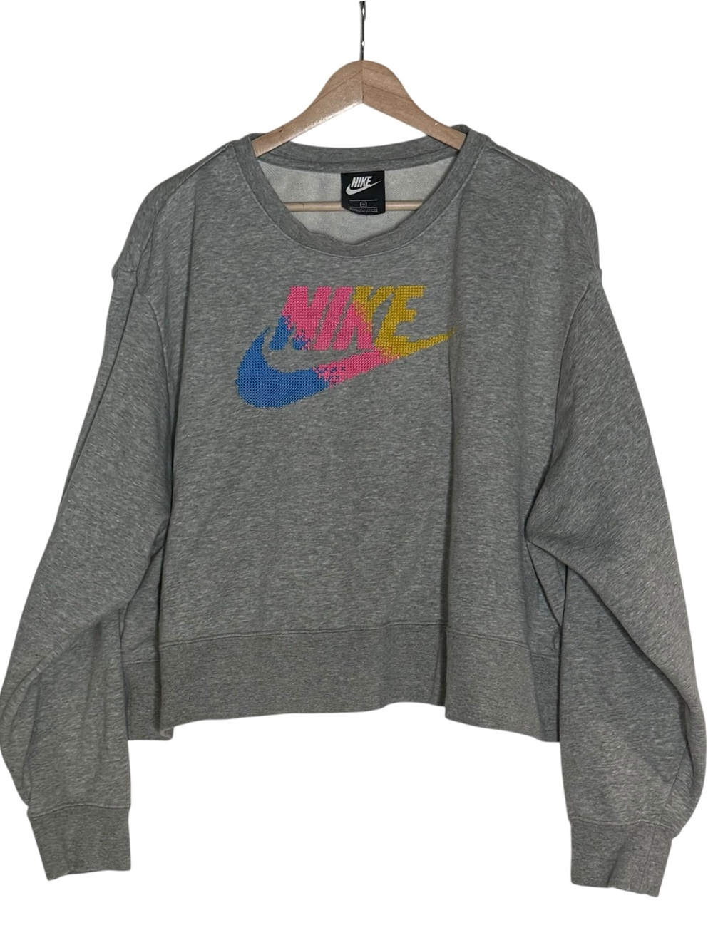 Nike Embroidered Colorful Logo Cropped Pullover Gray Sweatshirt 2X Athleisure